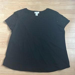 Women’s short sleeve top